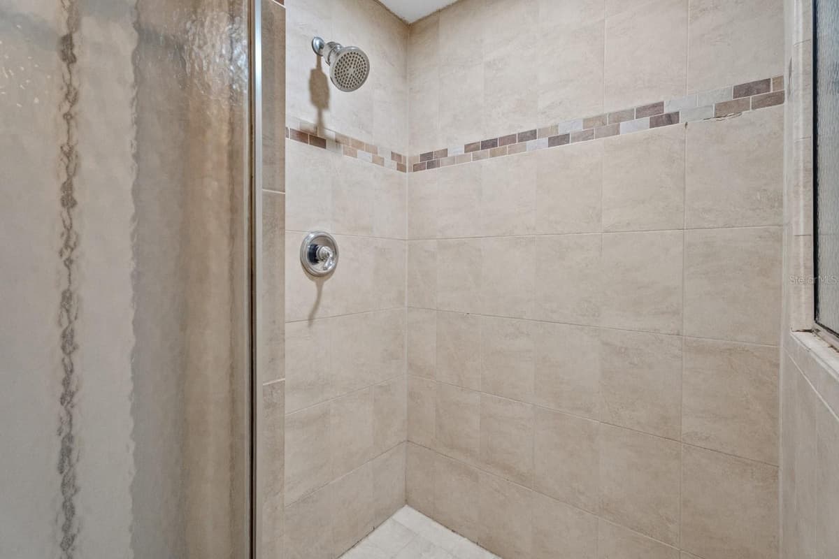 7437 PINEMOUNT DRIVE — photo 25 of 43
