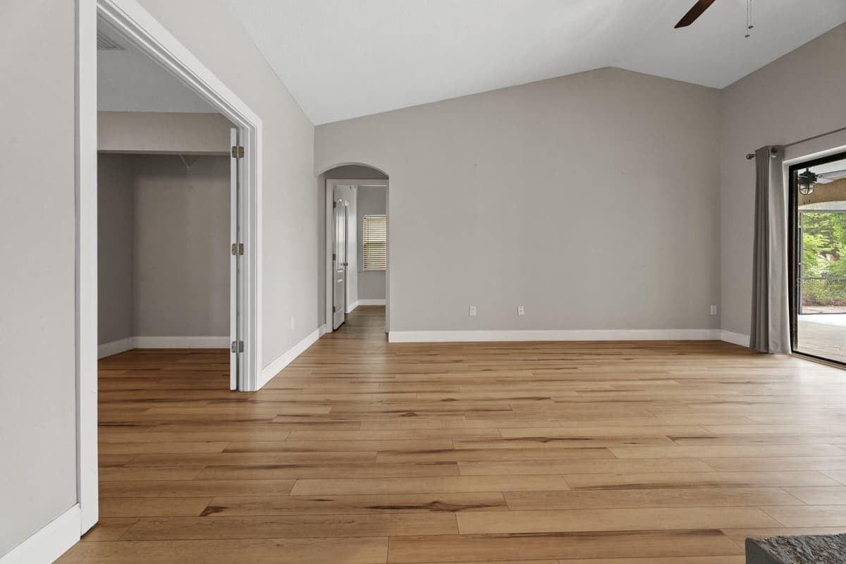 7437 PINEMOUNT DRIVE — photo 12 of 43