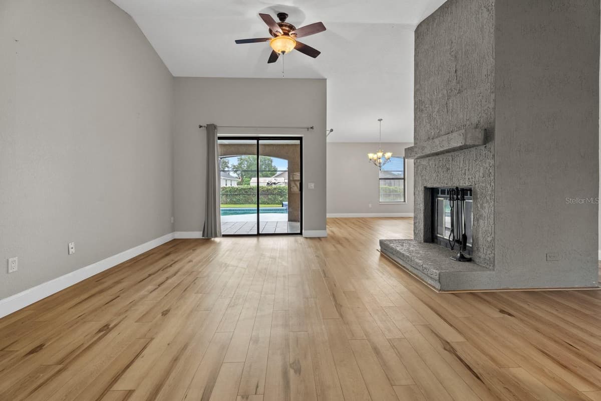 7437 PINEMOUNT DRIVE — photo 15 of 43