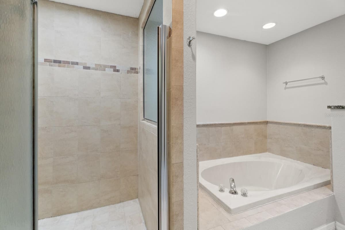 7437 PINEMOUNT DRIVE — photo 24 of 43
