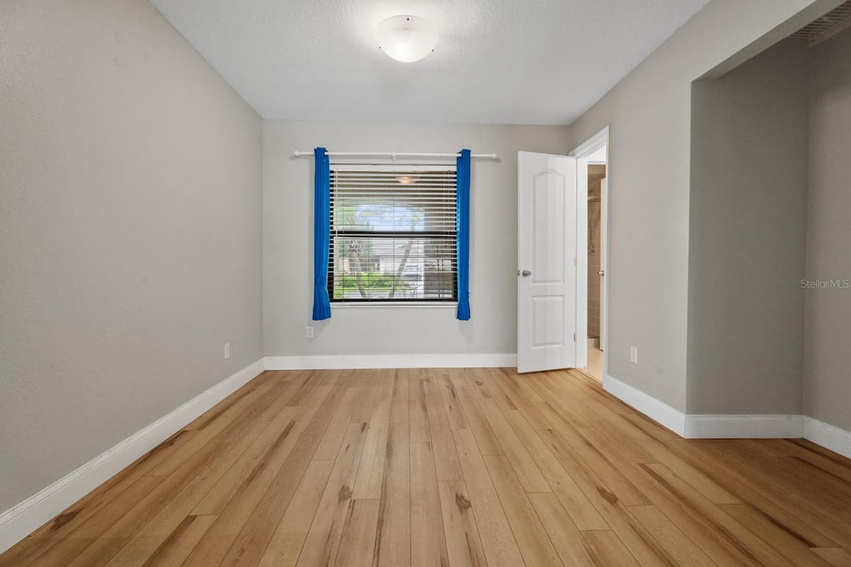7437 PINEMOUNT DRIVE — photo 14 of 43