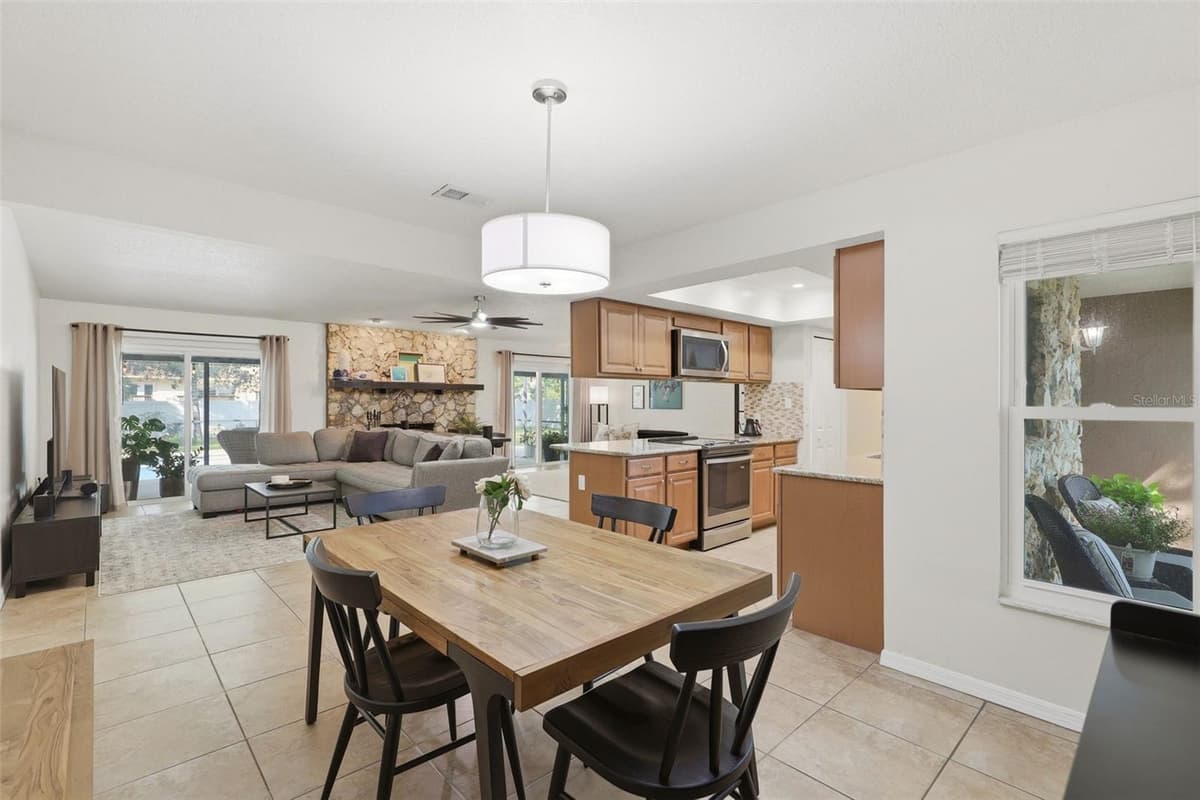 8614 SANDBERRY BLVD — photo 13 of 39