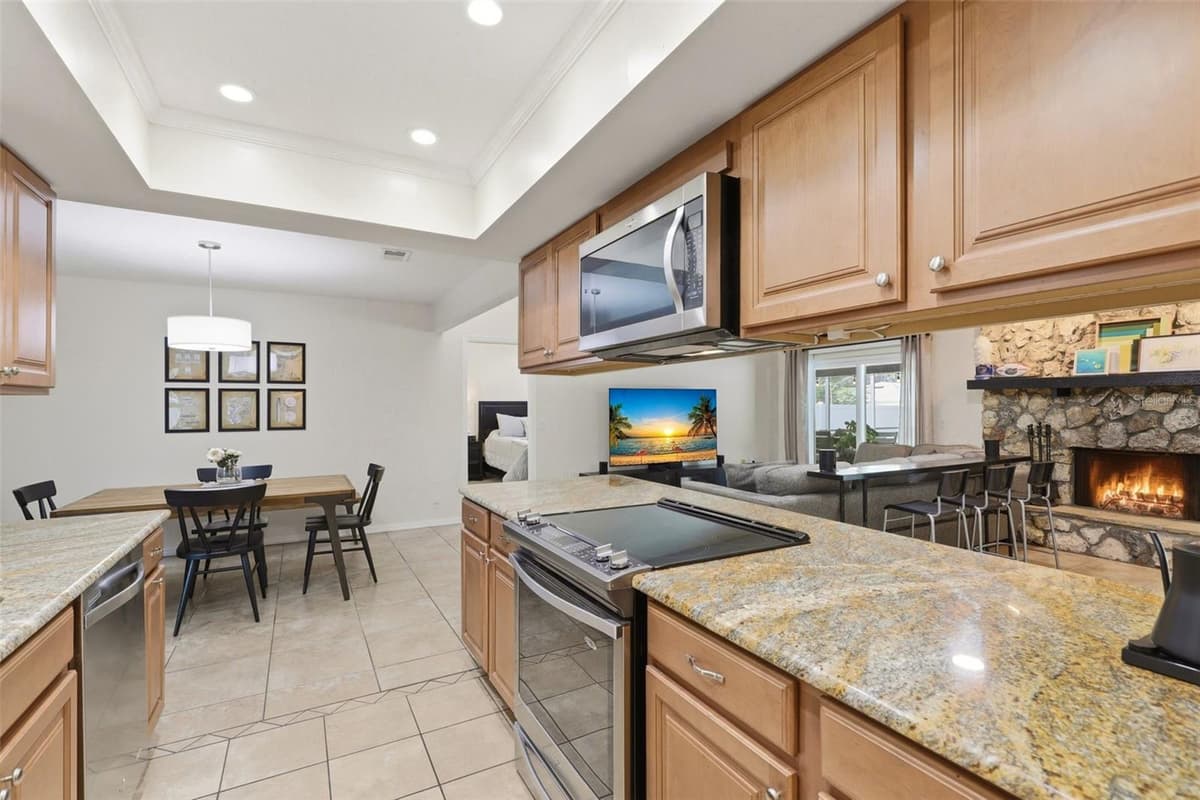 8614 SANDBERRY BLVD — photo 17 of 39