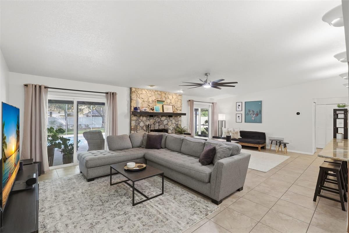 8614 SANDBERRY BLVD — photo 10 of 39