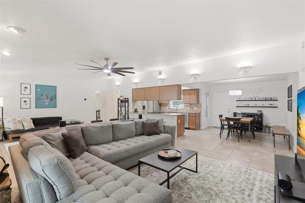 8614 SANDBERRY BLVD — photo 11 of 39