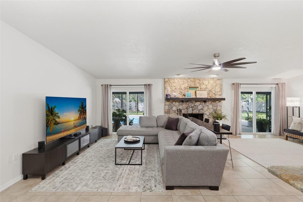 8614 SANDBERRY BLVD — photo 9 of 39
