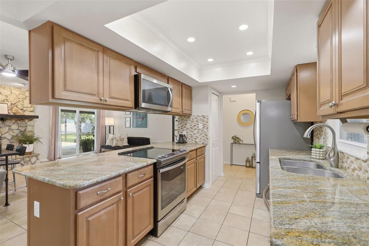 8614 SANDBERRY BLVD — photo 15 of 39