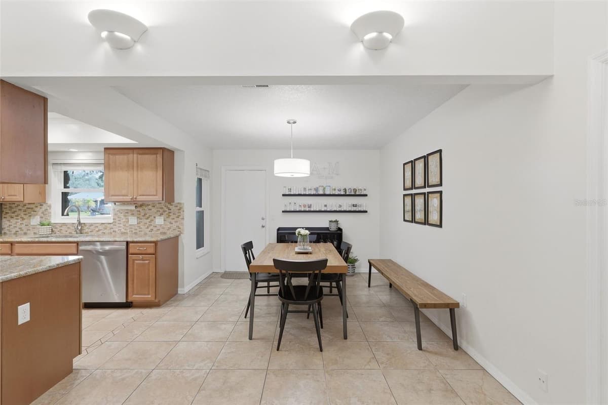 8614 SANDBERRY BLVD — photo 12 of 39