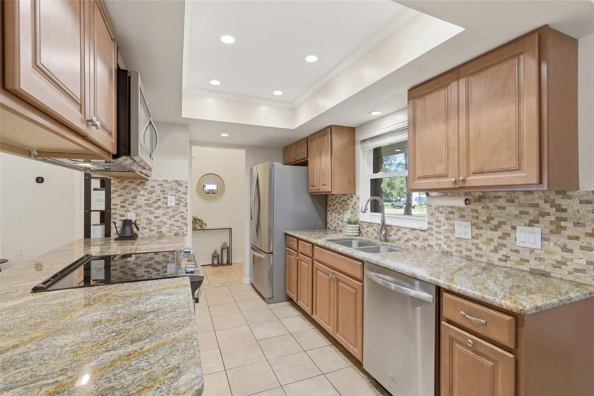 8614 SANDBERRY BLVD — photo 14 of 39