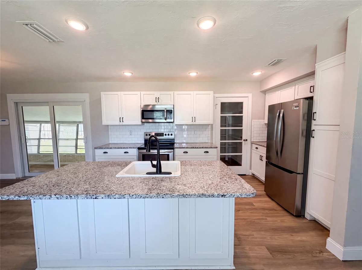 1521 RIVER SHORE WAY — photo 4 of 14