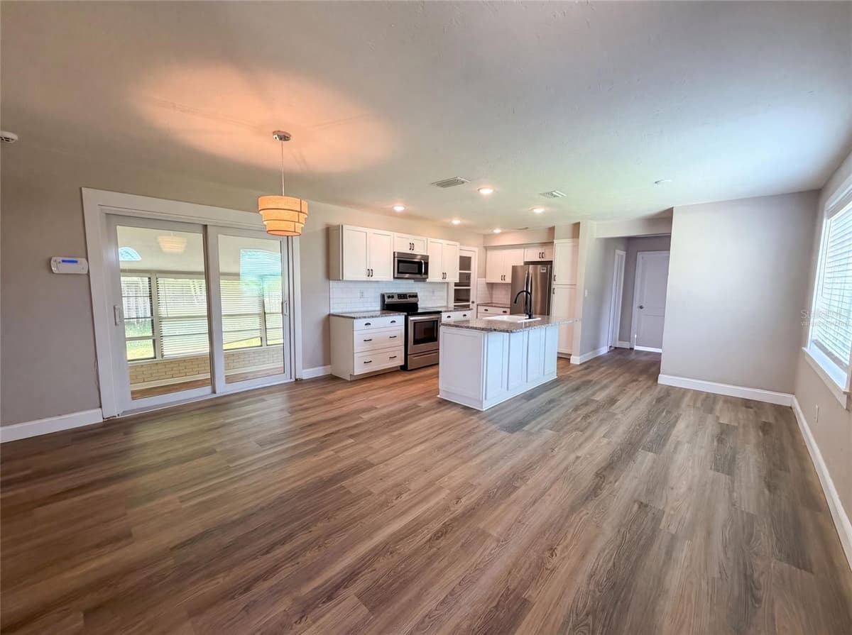 1521 RIVER SHORE WAY — photo 2 of 14