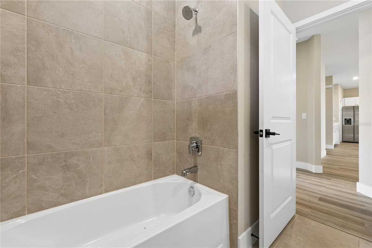7 UPLAND PLACE — photo 12 of 16