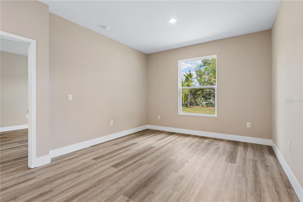 7 UPLAND PLACE — photo 6 of 16