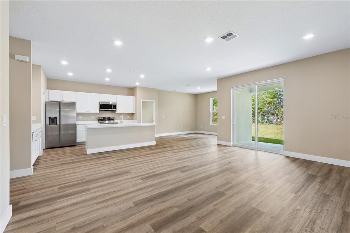 7 UPLAND PLACE — photo 4 of 16