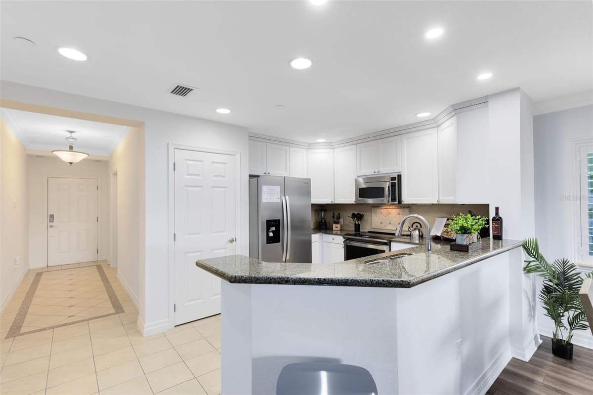7602 CABANA COURT — photo 7 of 27