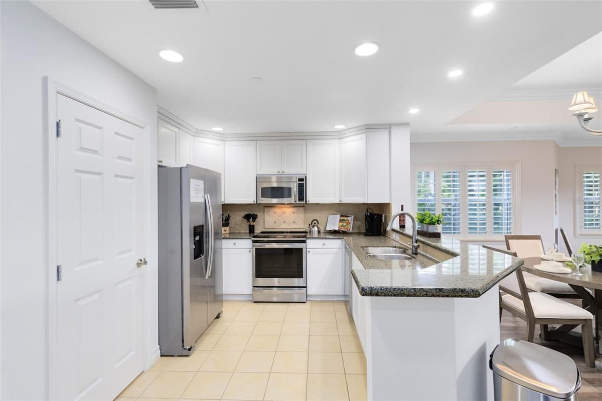 7602 CABANA COURT — photo 5 of 27