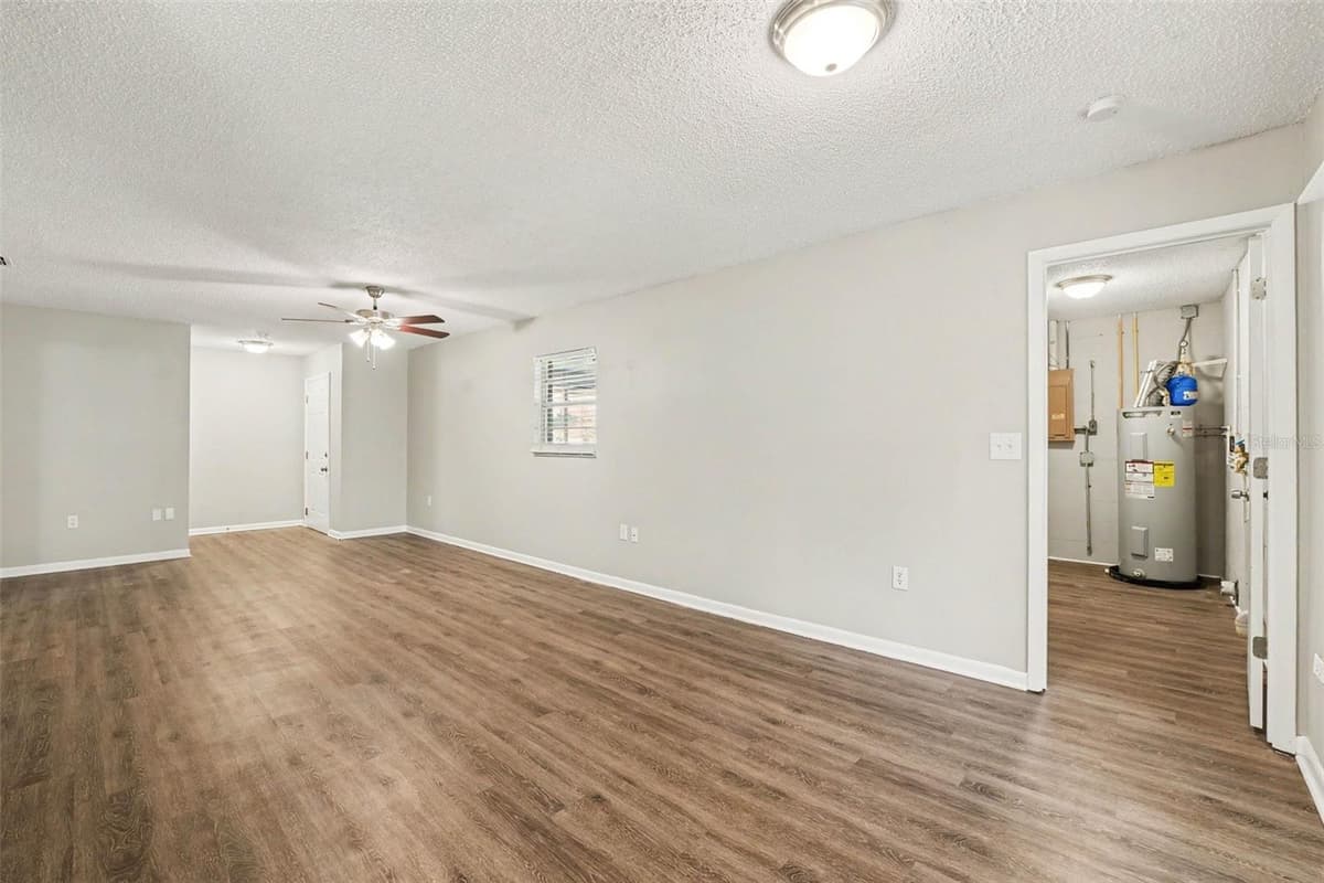 2047 SOMERVILLE DRIVE — photo 2 of 15