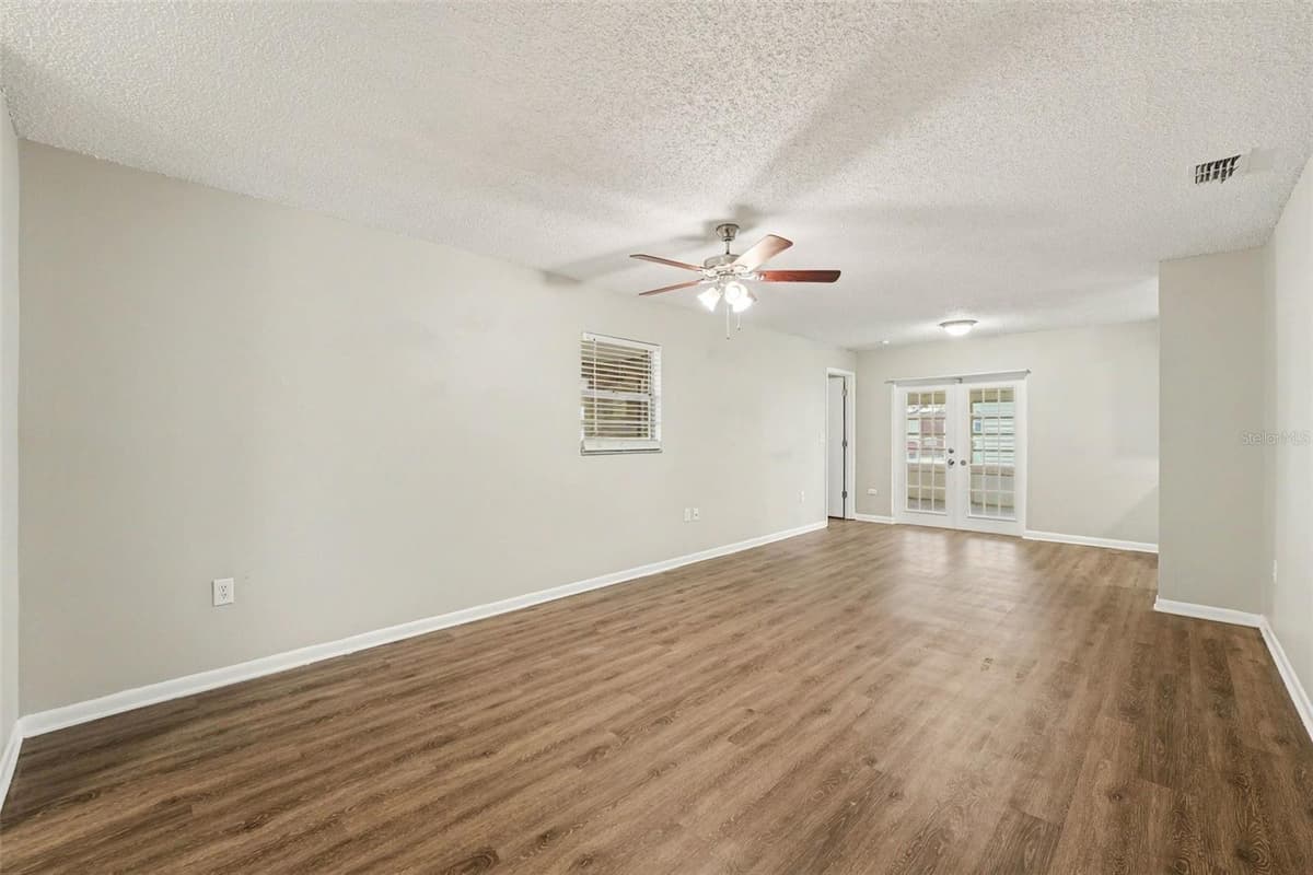 2047 SOMERVILLE DRIVE — photo 3 of 15