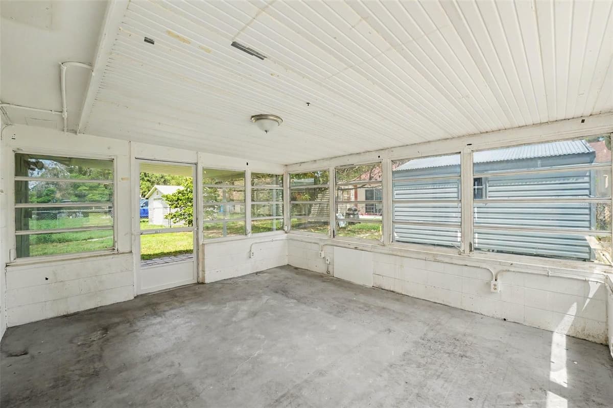 2047 SOMERVILLE DRIVE — photo 13 of 15