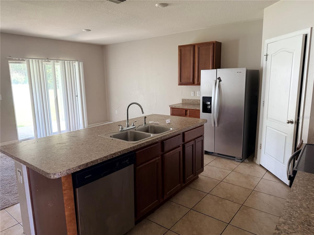 615 TRALEE LANE — photo 4 of 10
