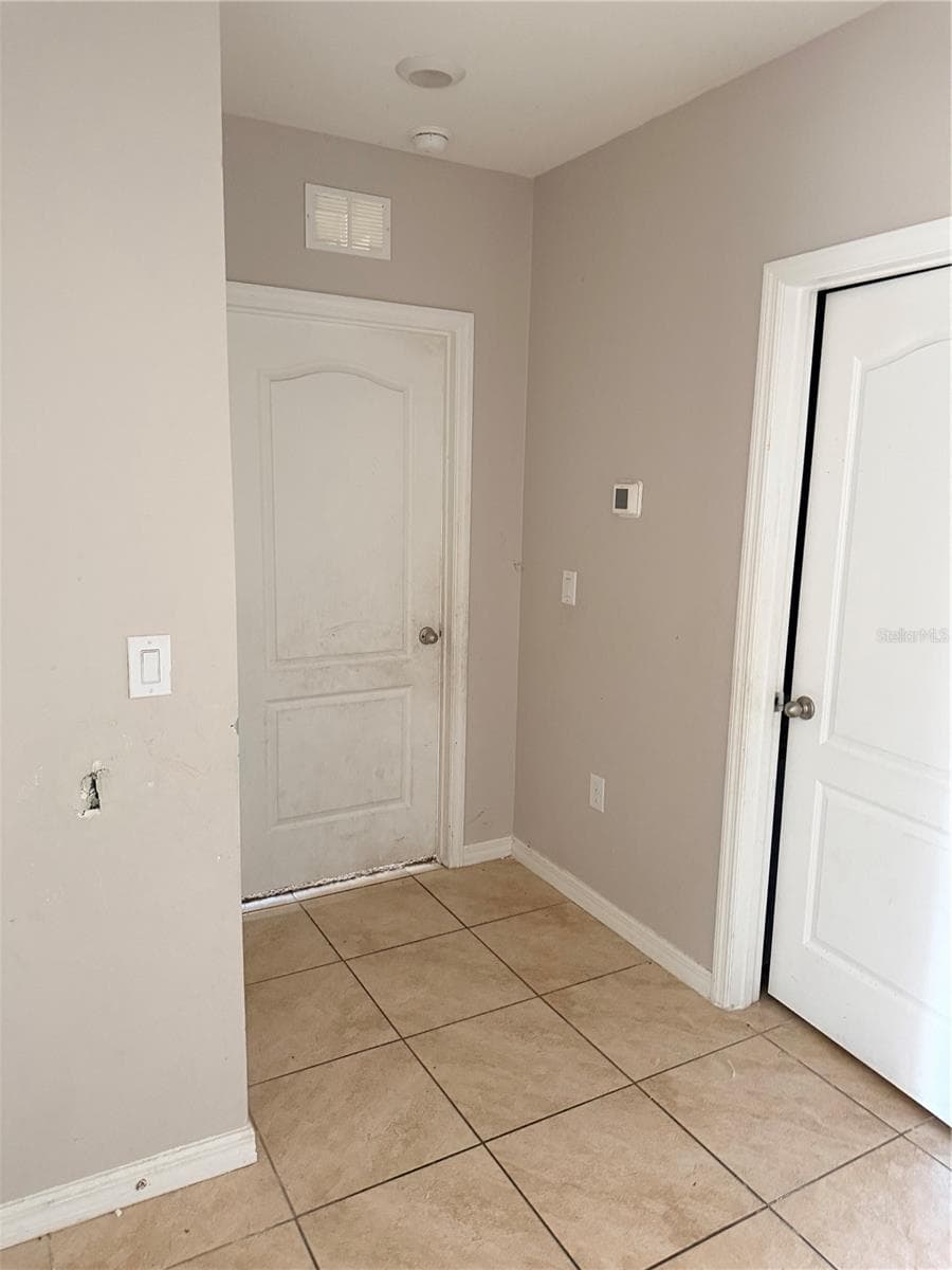 615 TRALEE LANE — photo 3 of 10