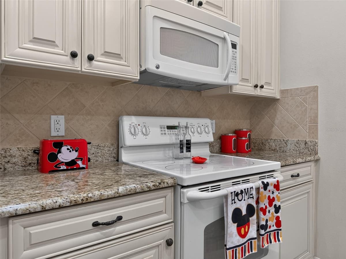 14125 OASIS COVE BOULEVARD — photo 16 of 60