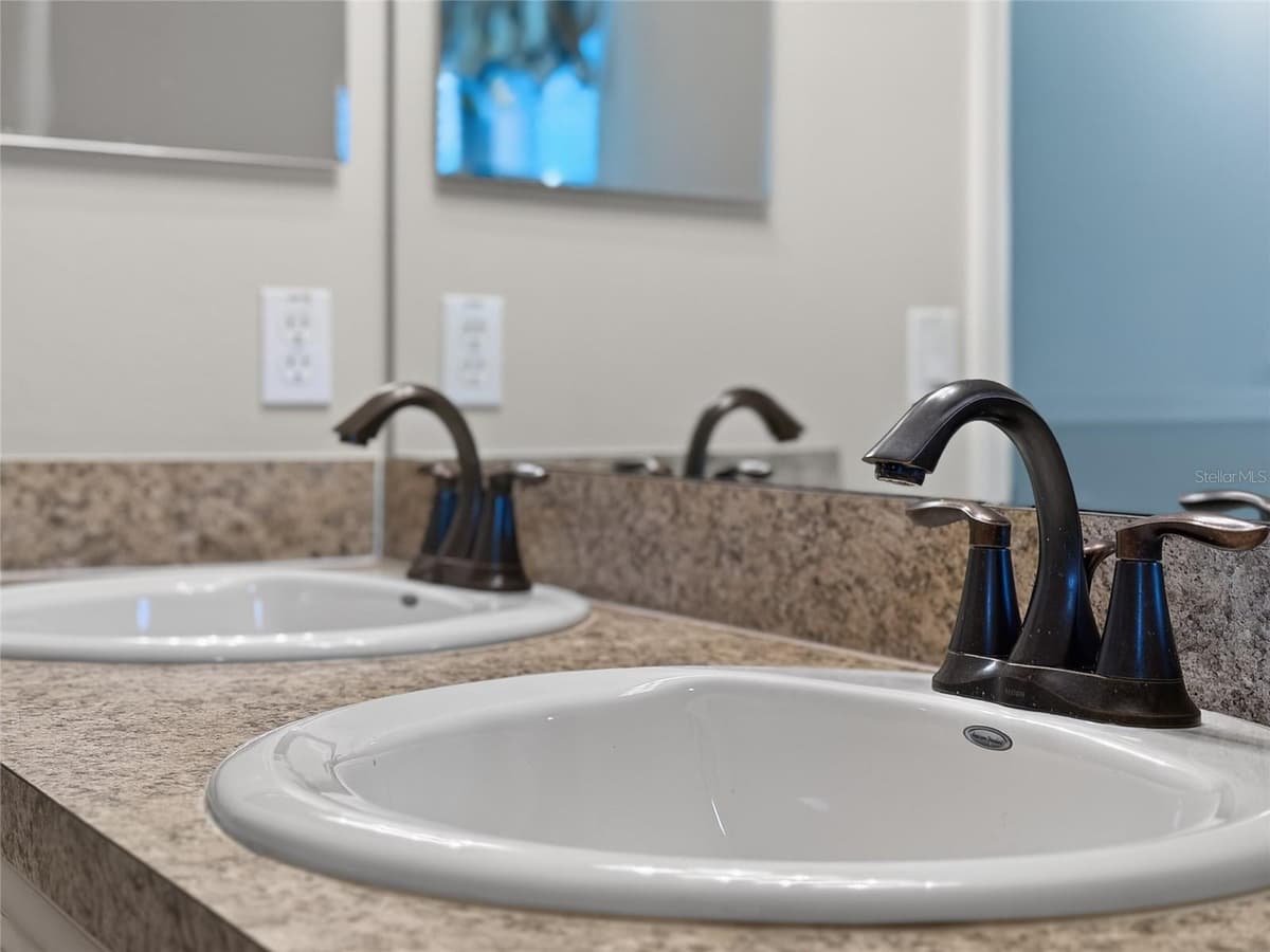 14125 OASIS COVE BOULEVARD — photo 30 of 60