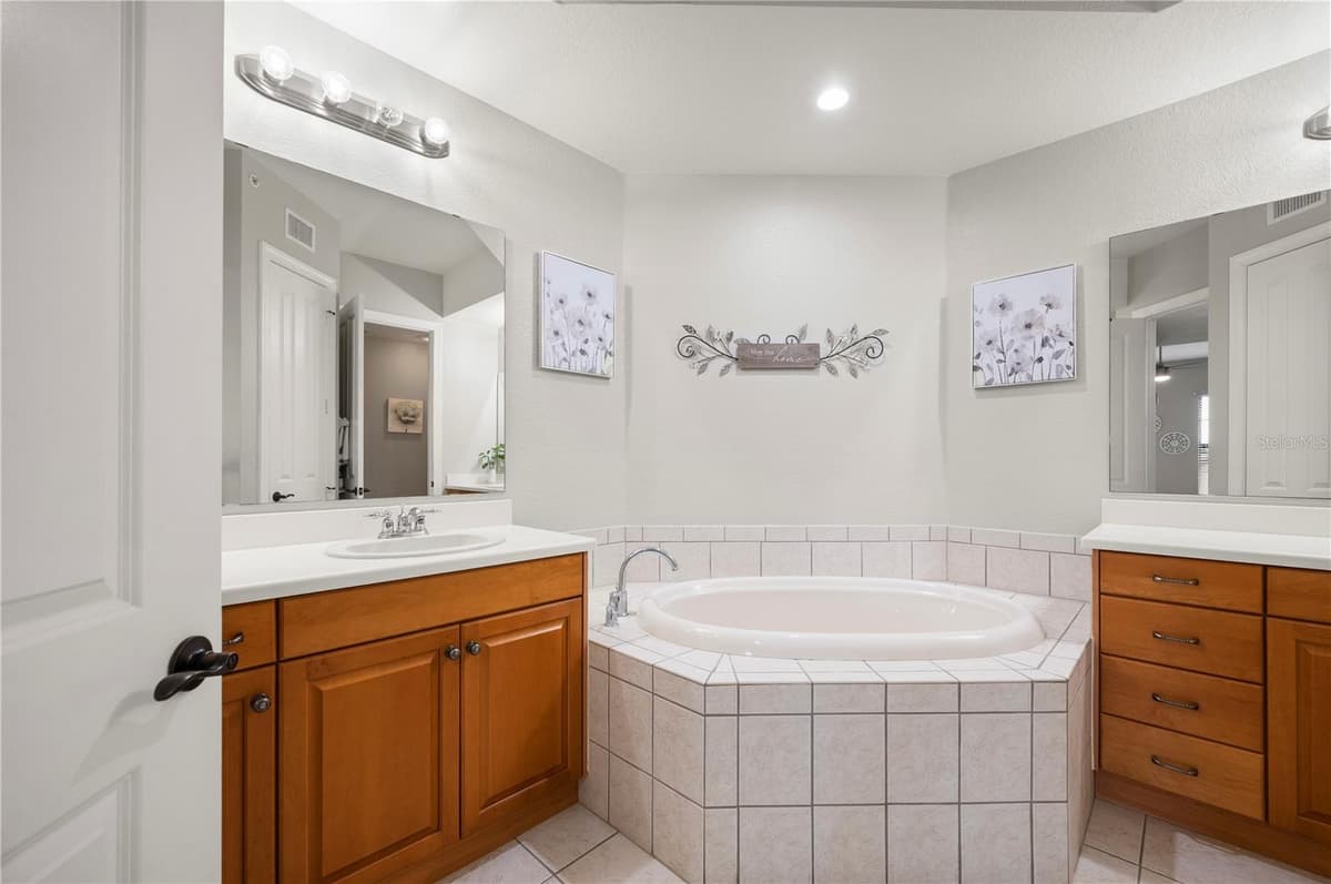 98 VIVANTE BOULEVARD — photo 10 of 27