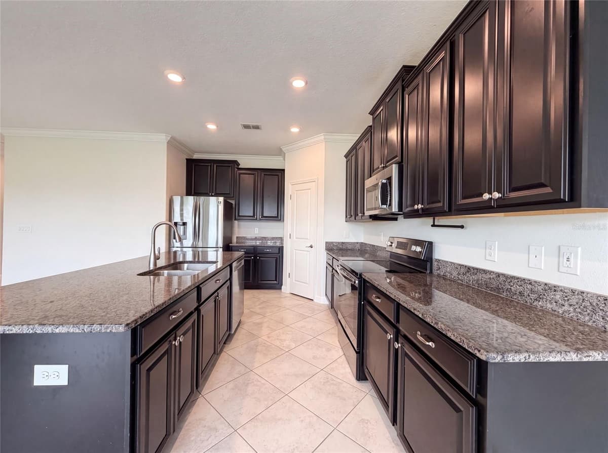 9709 IVORY DRIVE — photo 11 of 34