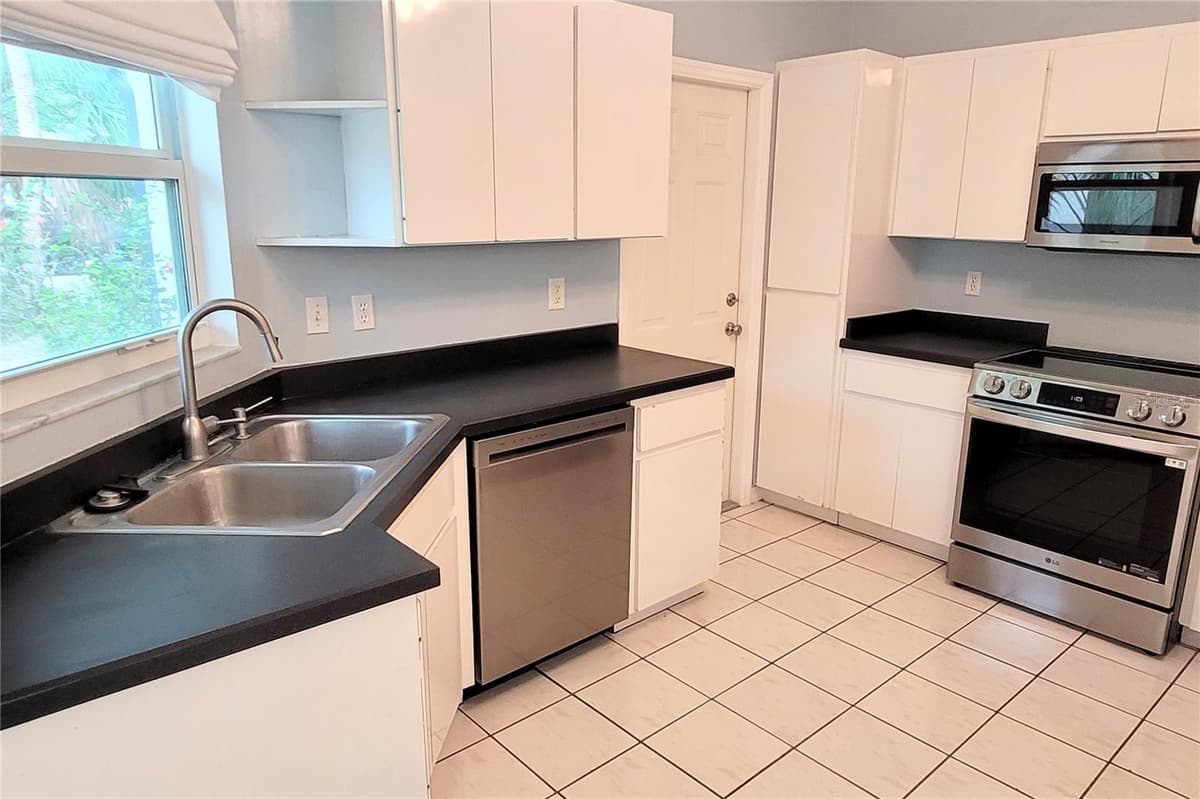 2354 TAMI SOLA STREET — photo 5 of 42