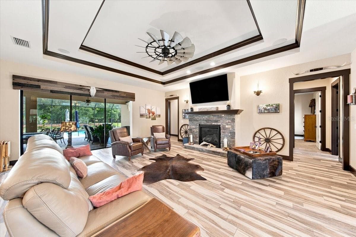 408 HAWK TALON DRIVE — photo 8 of 59