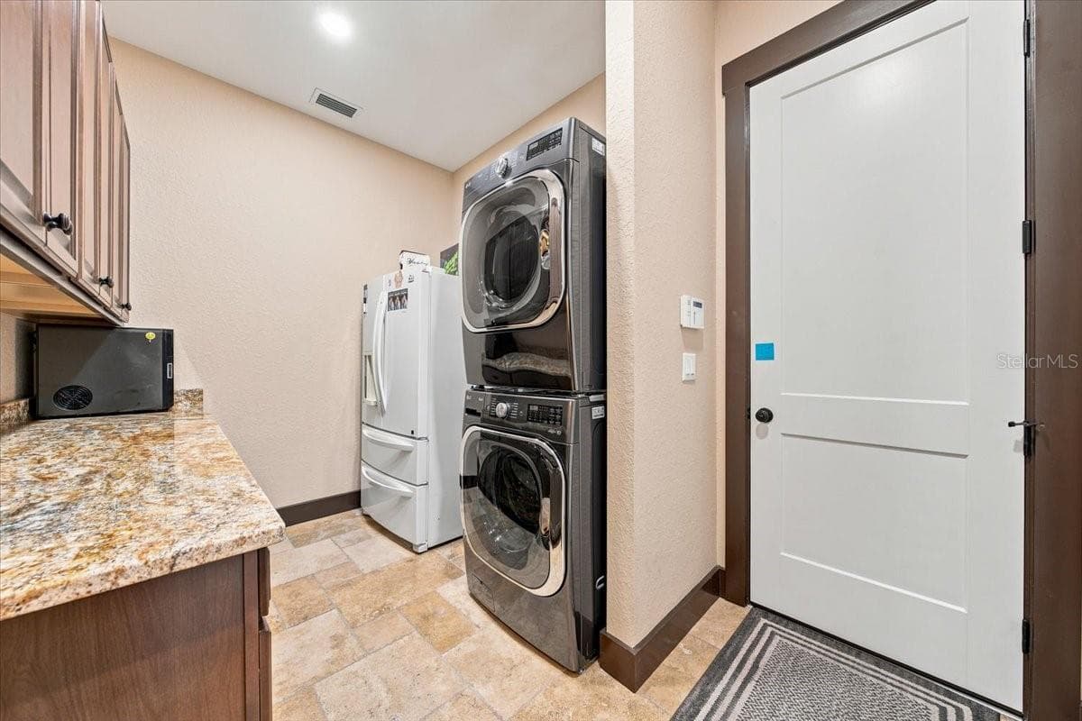 408 HAWK TALON DRIVE — photo 38 of 59