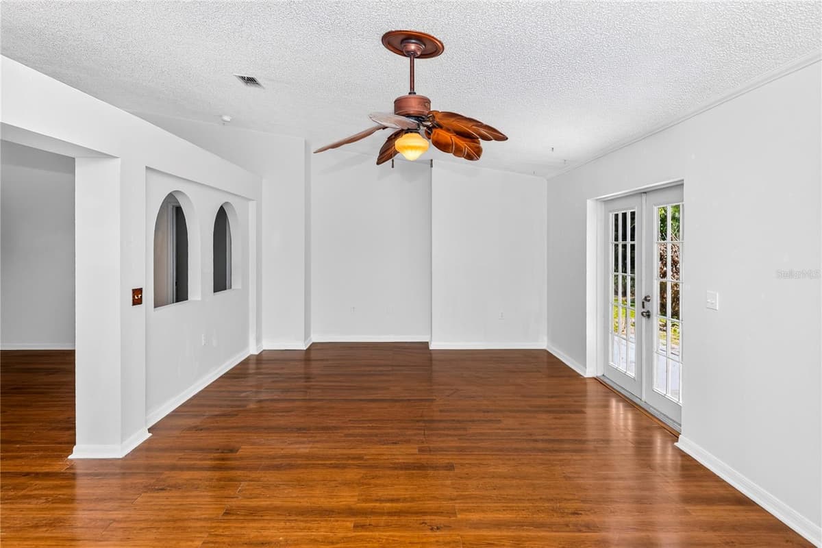 249 CURTIS AVENUE — photo 12 of 33