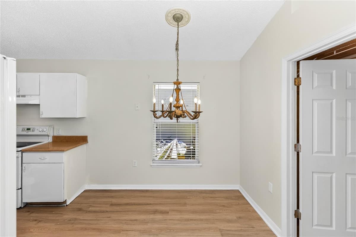 249 CURTIS AVENUE — photo 8 of 33