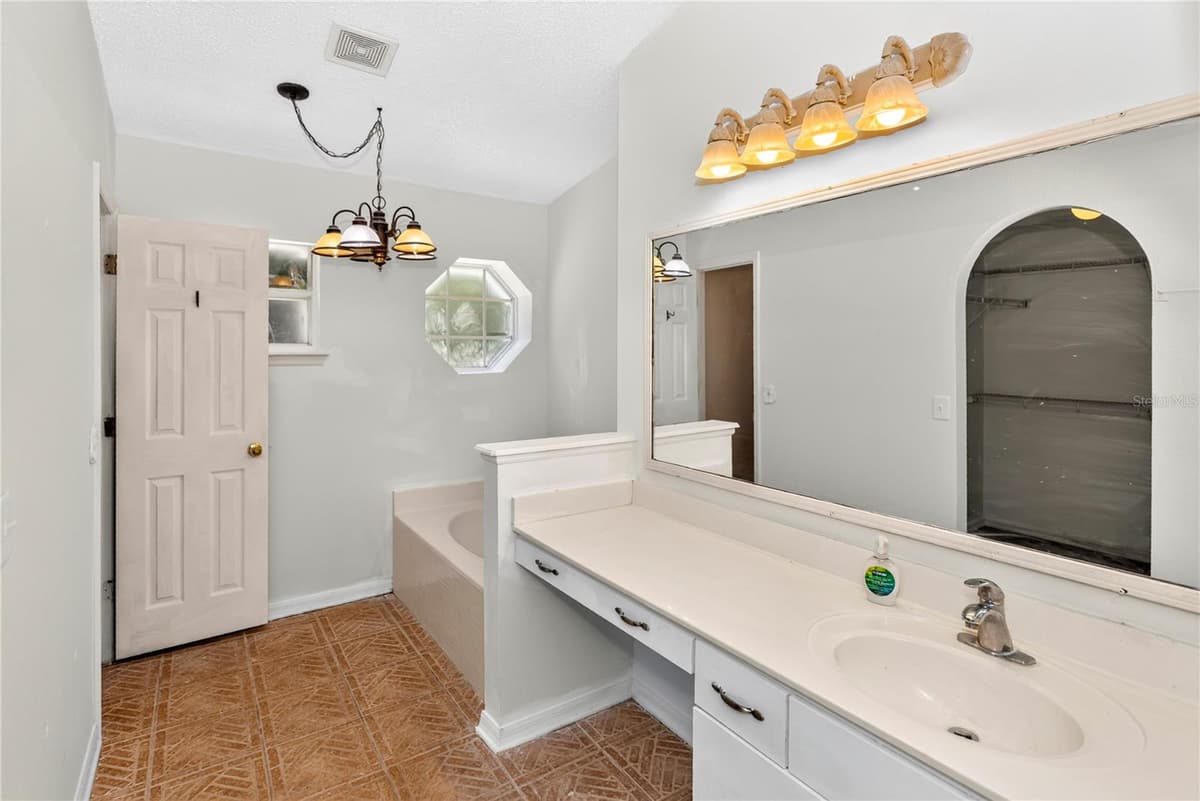 249 CURTIS AVENUE — photo 15 of 33