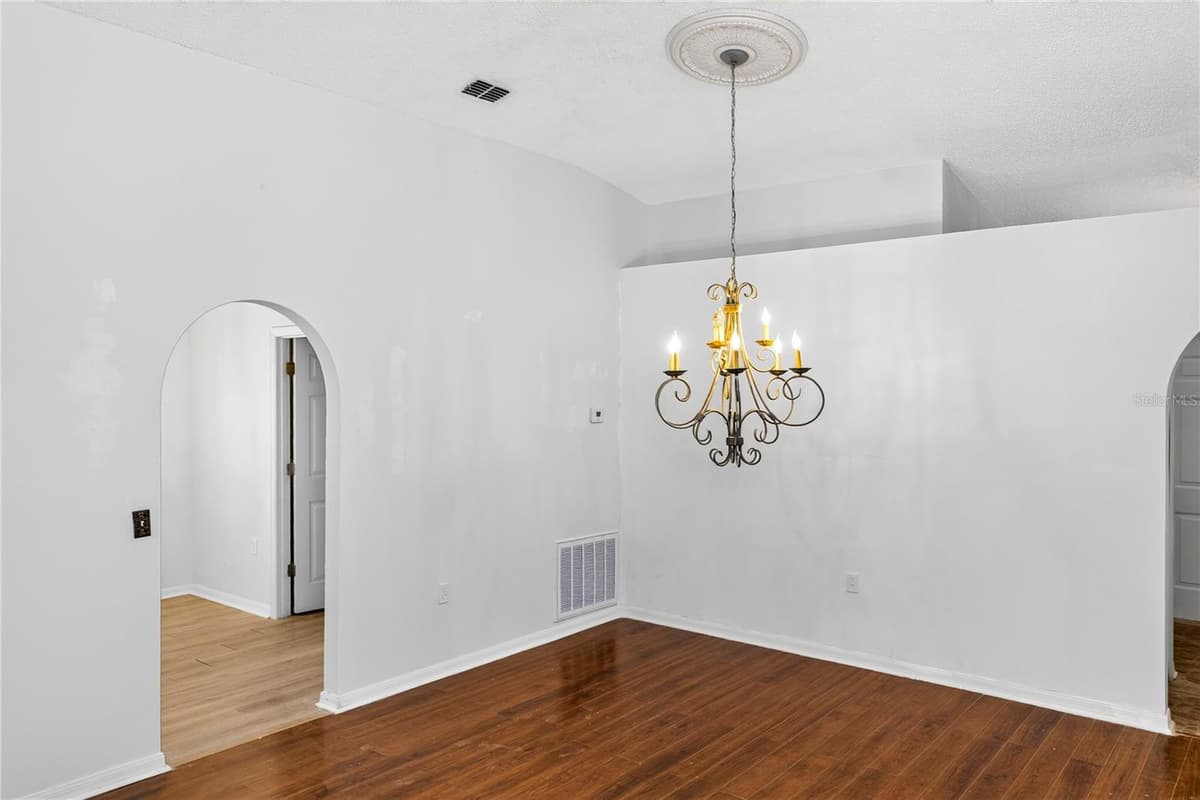 249 CURTIS AVENUE — photo 10 of 33