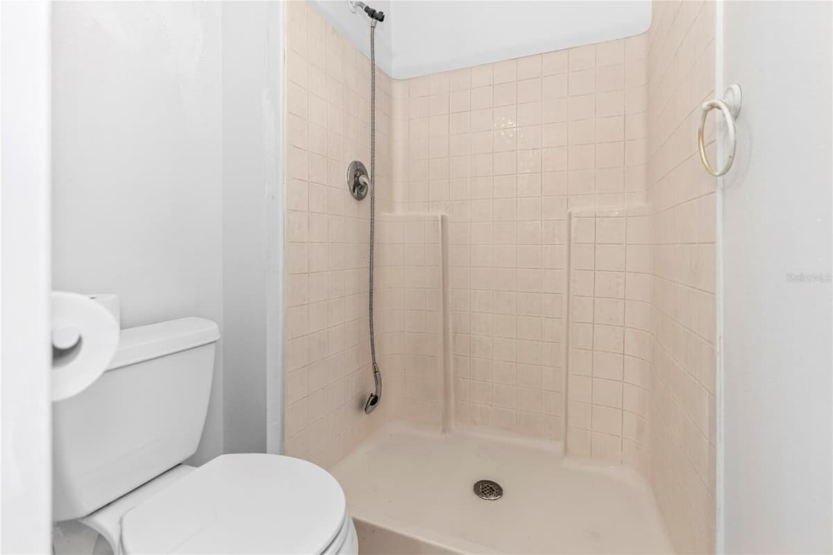 249 CURTIS AVENUE — photo 17 of 33