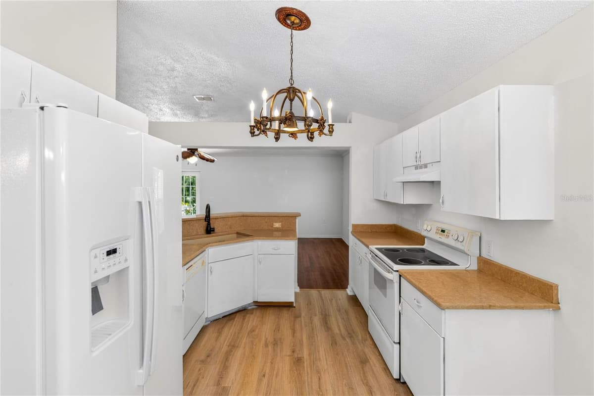249 CURTIS AVENUE — photo 7 of 33