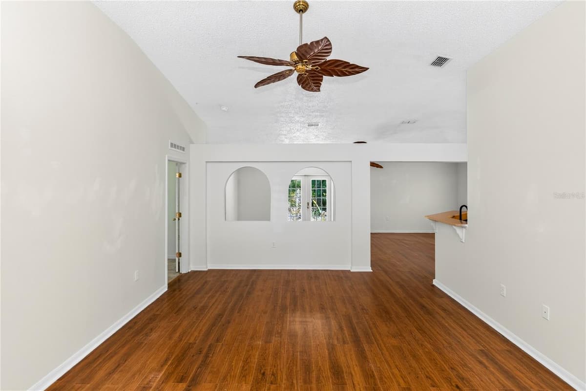 249 CURTIS AVENUE — photo 11 of 33
