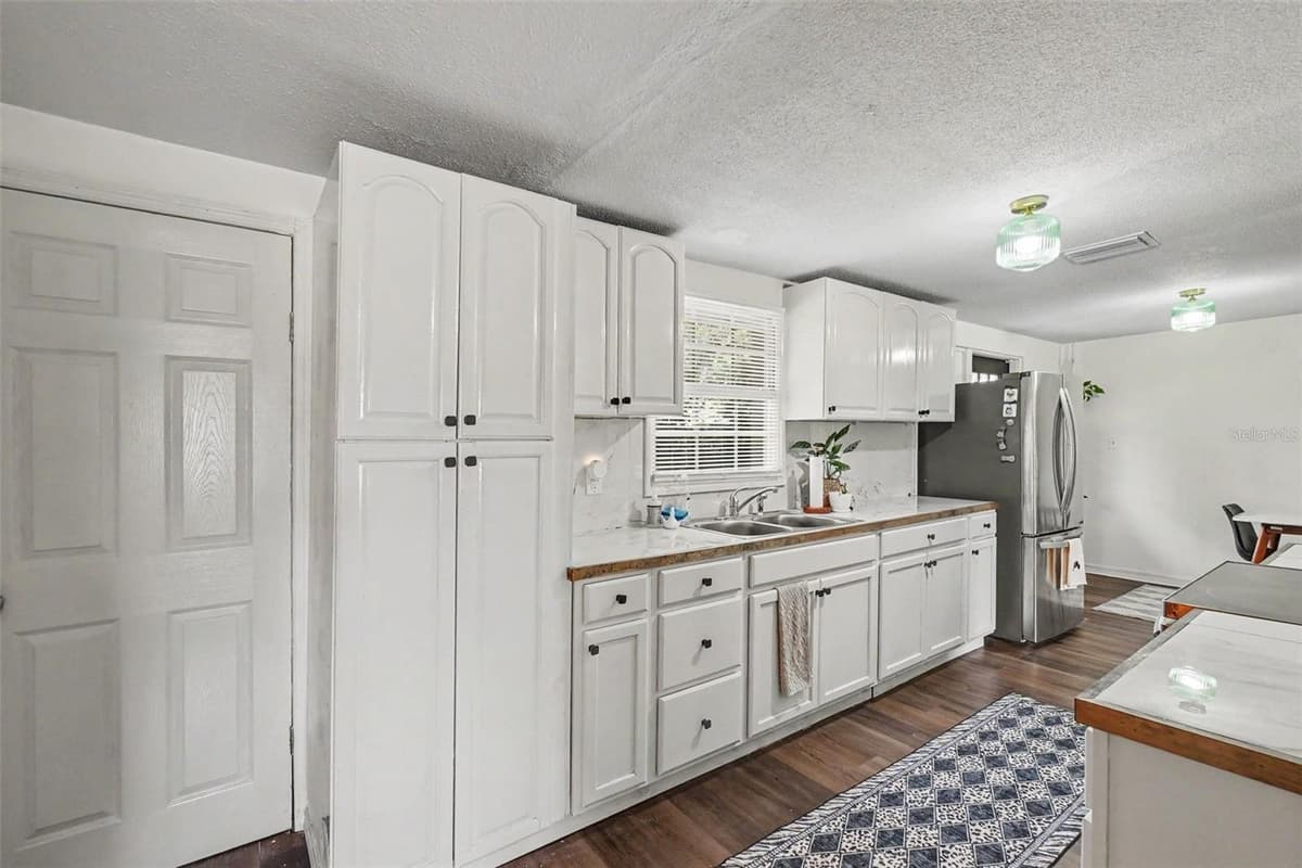 1611 SMITHFIELD CIRCLE — photo 8 of 24