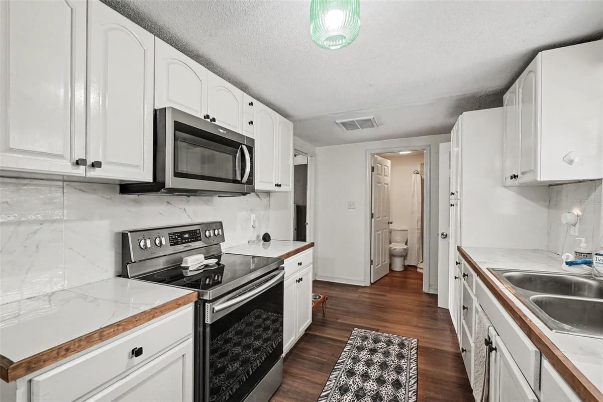 1611 SMITHFIELD CIRCLE — photo 9 of 24