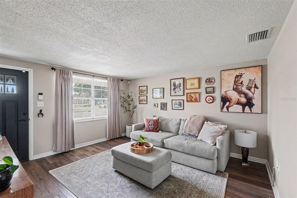1611 SMITHFIELD CIRCLE — photo 4 of 24