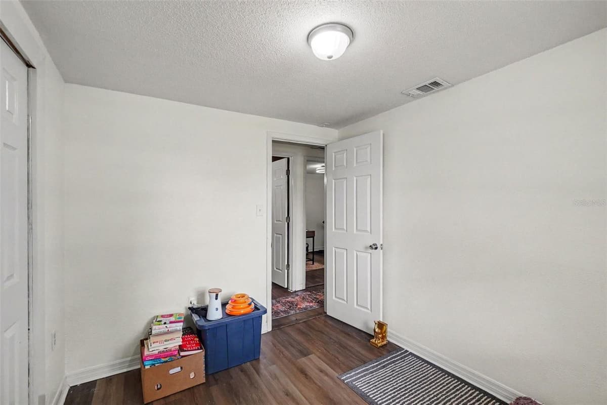 1611 SMITHFIELD CIRCLE — photo 19 of 24
