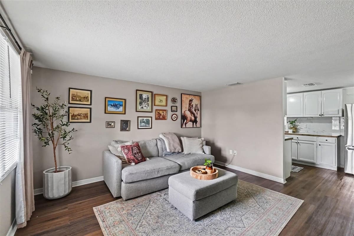 1611 SMITHFIELD CIRCLE — photo 3 of 24