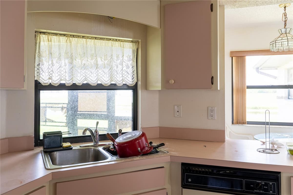 273 ROTONDA CIRCLE — photo 15 of 54