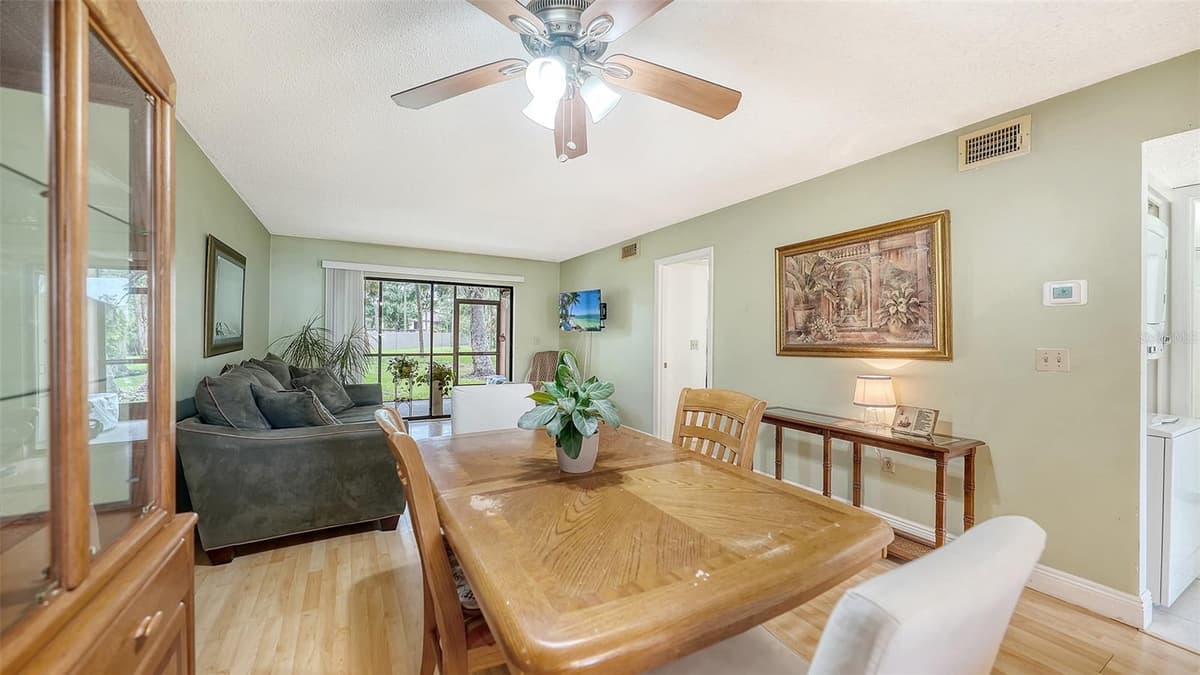 7864 EAGLE CREEK DRIVE — photo 4 of 17
