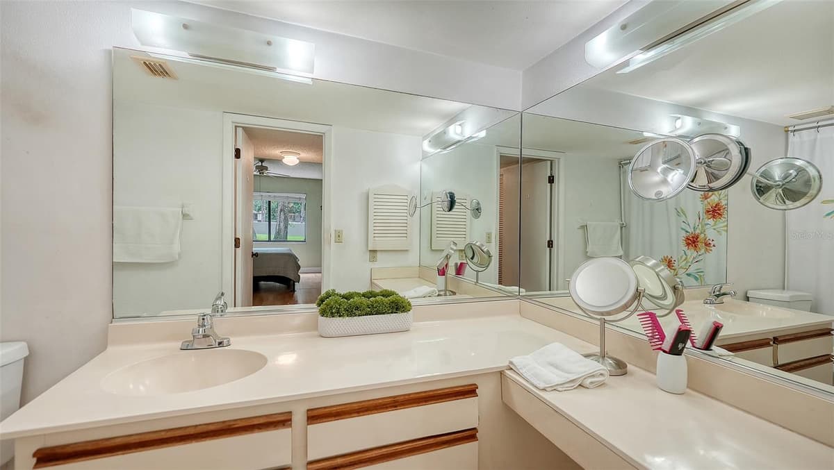 7864 EAGLE CREEK DRIVE — photo 11 of 17
