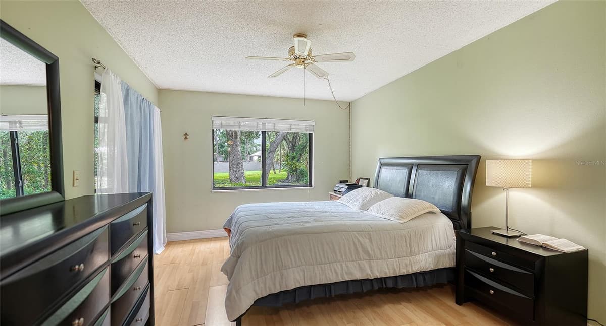 7864 EAGLE CREEK DRIVE — photo 9 of 17