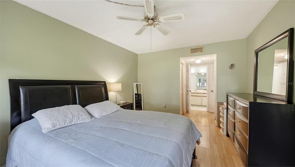 7864 EAGLE CREEK DRIVE — photo 10 of 17