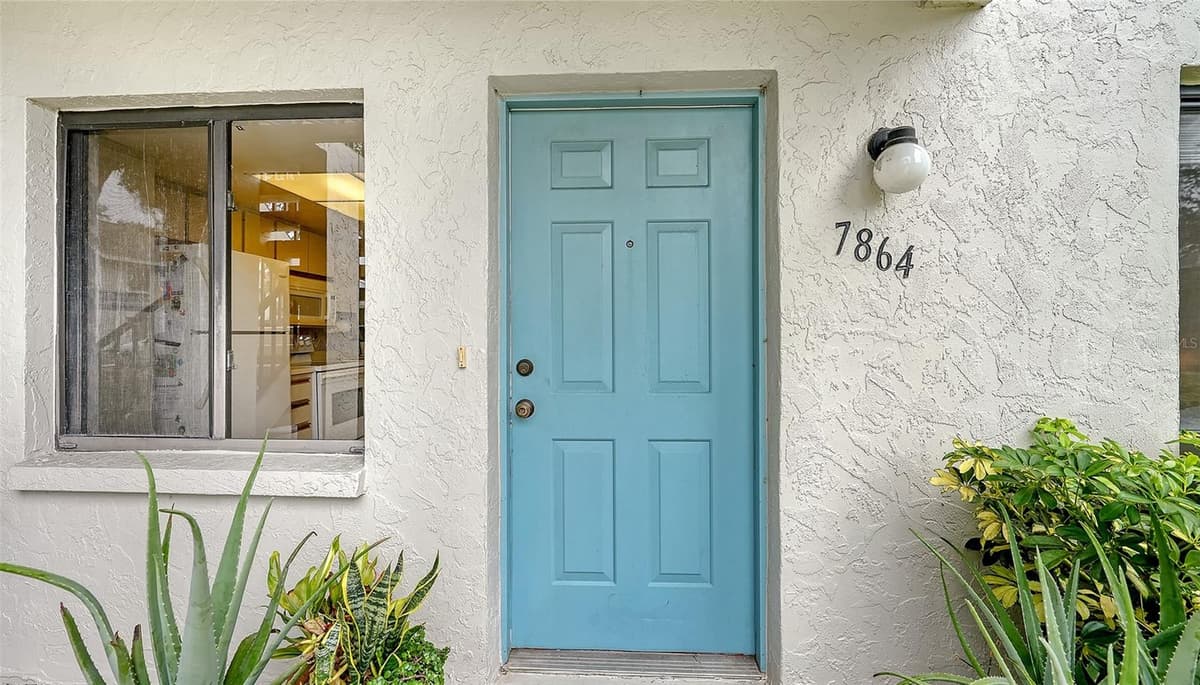 7864 EAGLE CREEK DRIVE — photo 2 of 17